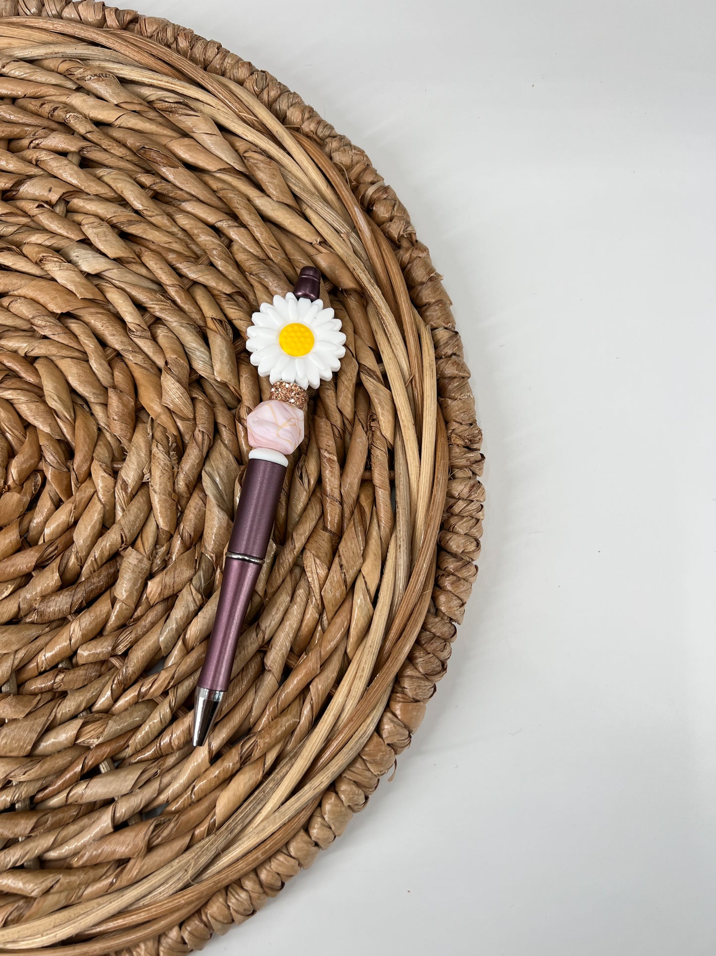 White Daisy & Swirls Bead Pen