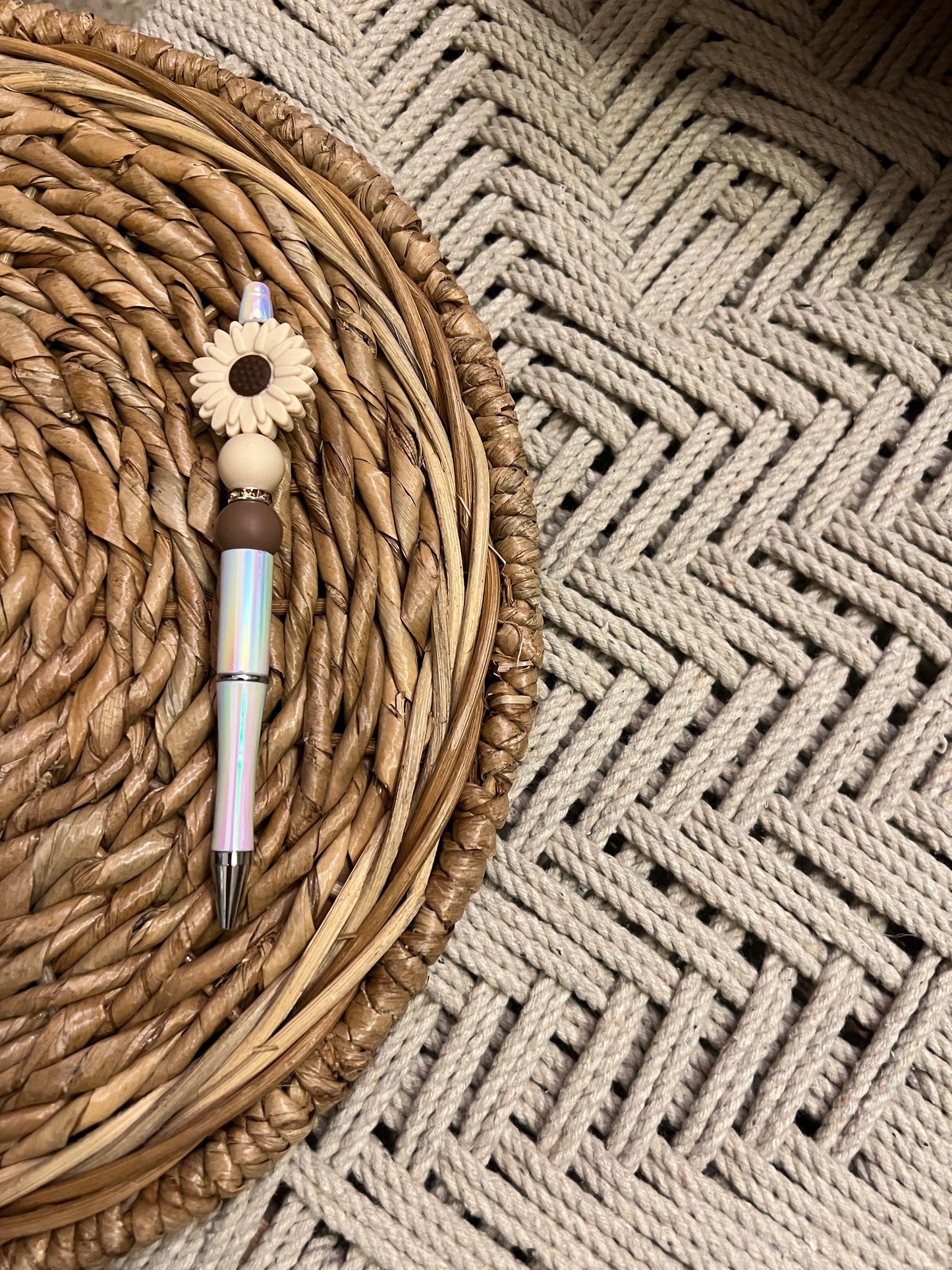 Tan Daisy (Opal) pen